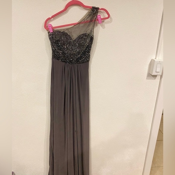 NEW La Femme Gray One Shoulder Beaded Evening Gown Size 2 - Picture 2 of 4